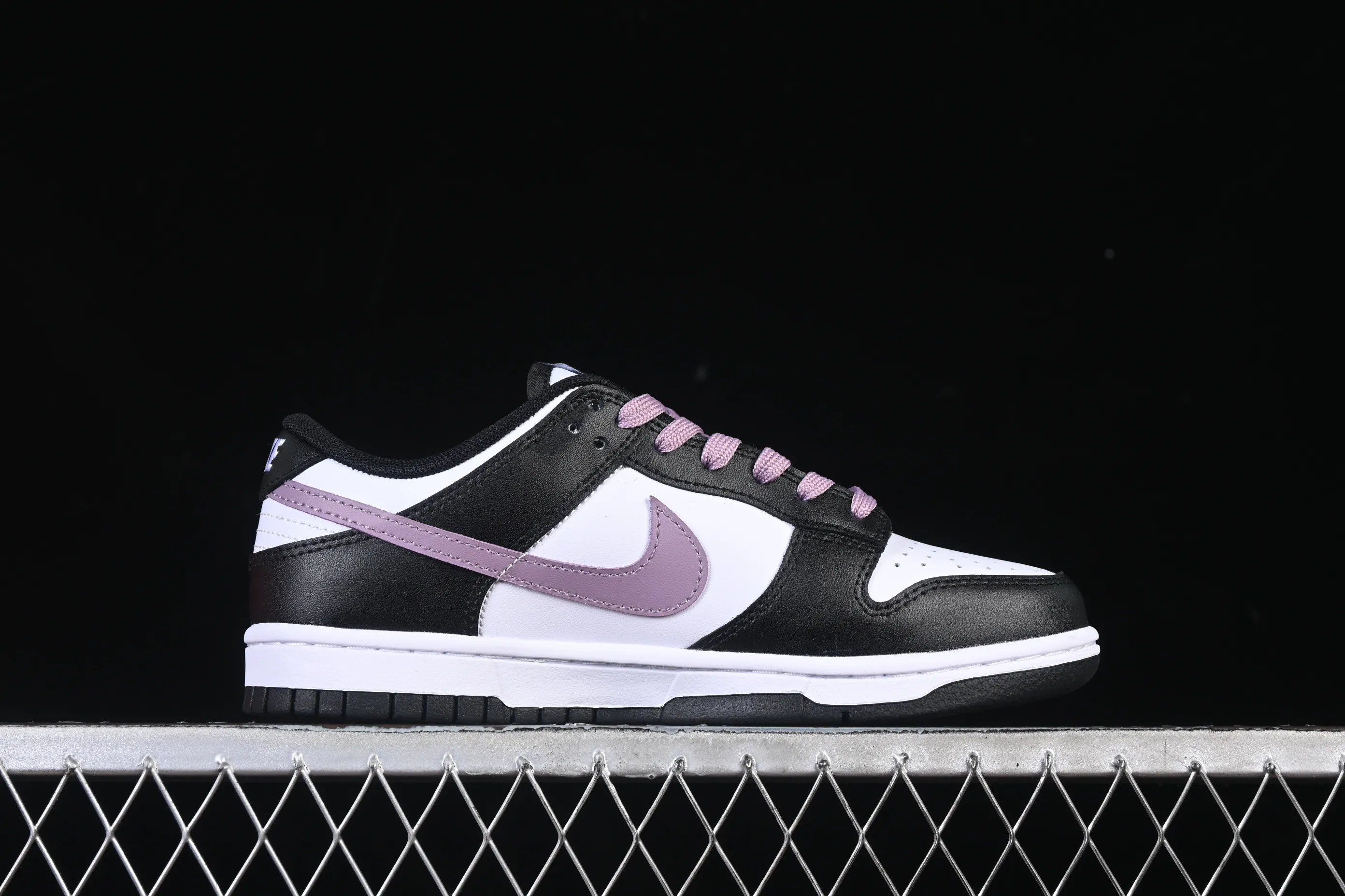 All categories Nk SB Dunk series Nk SB Dunk Low low-top sneakers Nike SB Dunk Low black and white purple hook low-top casual sneakers DD1391-100